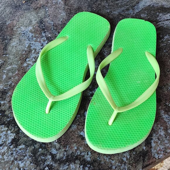 Old Navy Green Flip Flops Size 9 - Picture 4 of 14